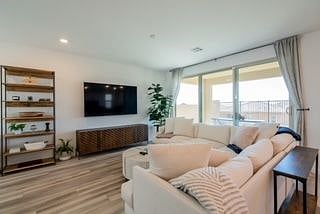 Furnished Finder property 381699_1 photo 3