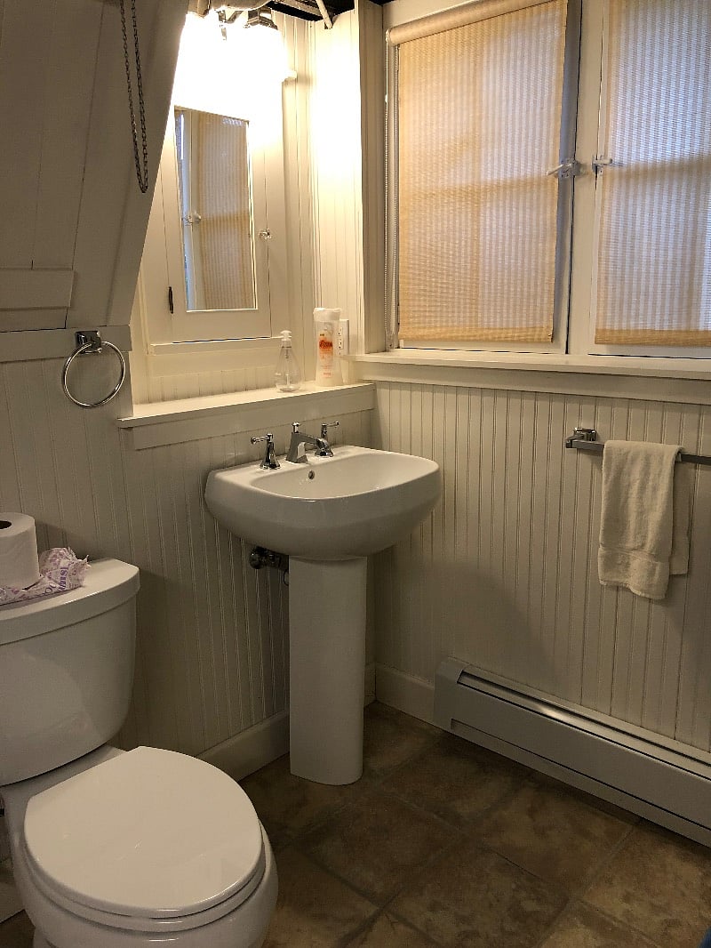Lower level bath.