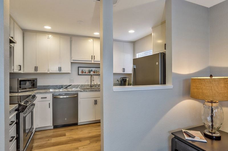 Furnished Finder property 382062_1 photo 9