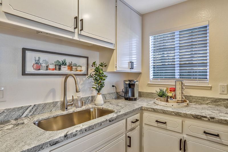 Furnished Finder property 382062_1 photo 13