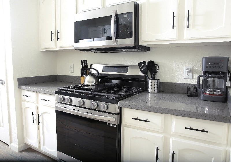 Q2: Kitchen with gas stove