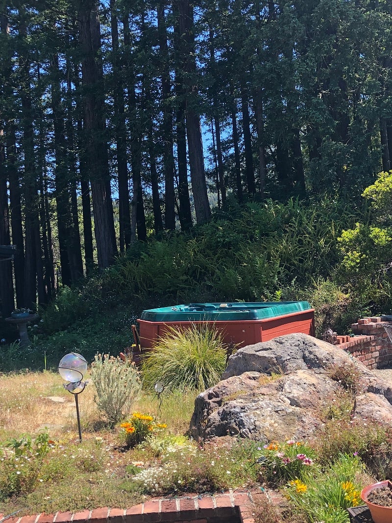 Stand alone hot tub