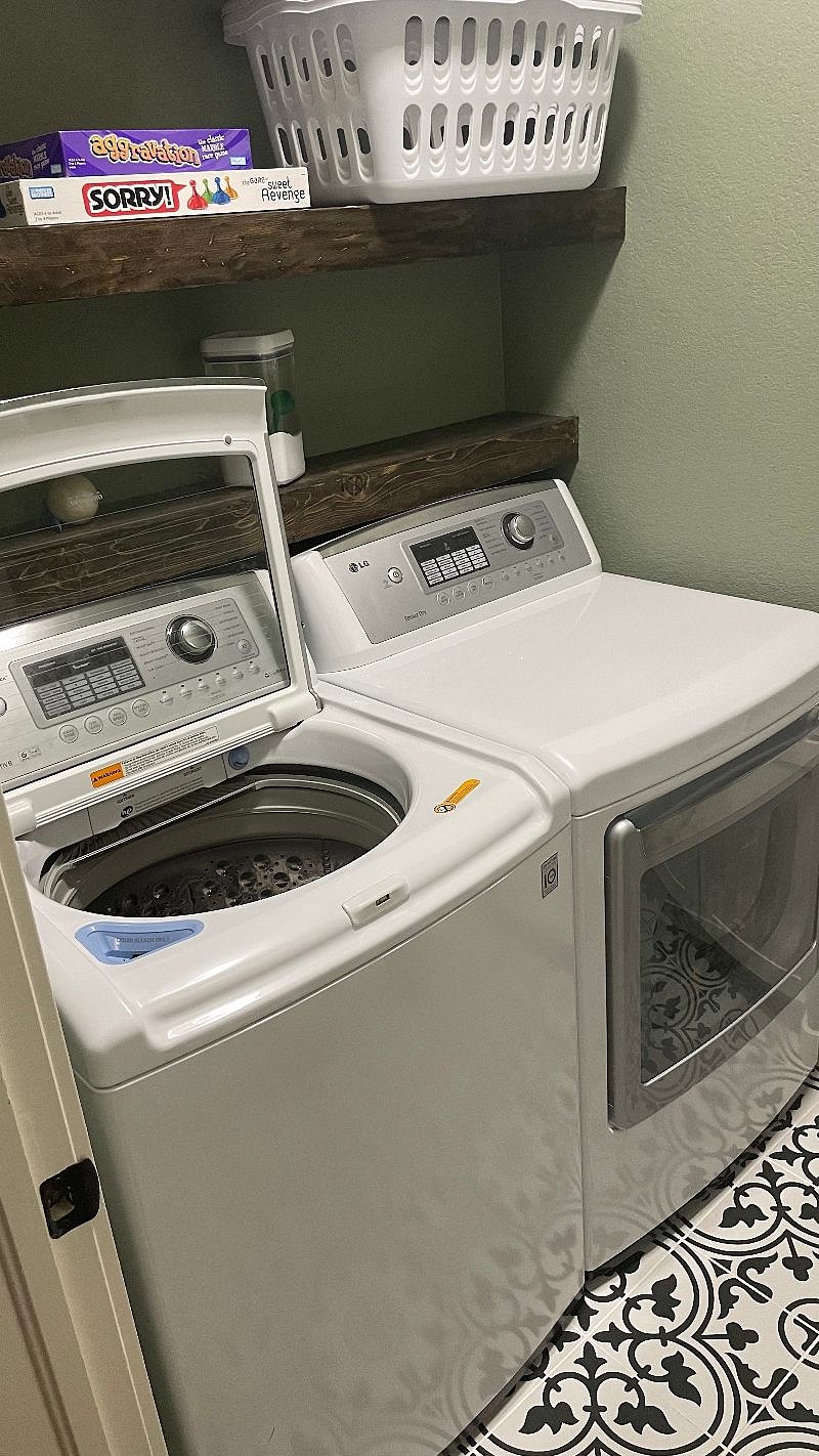Shared Washer / Dryer on property