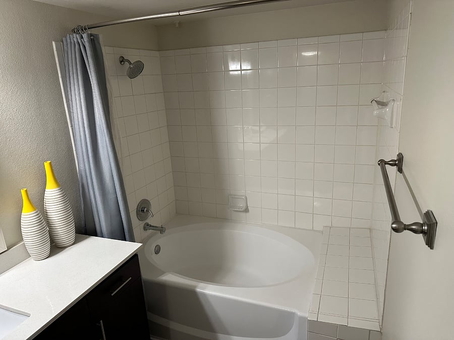 Jacuzzi tub and ensuite bathroom