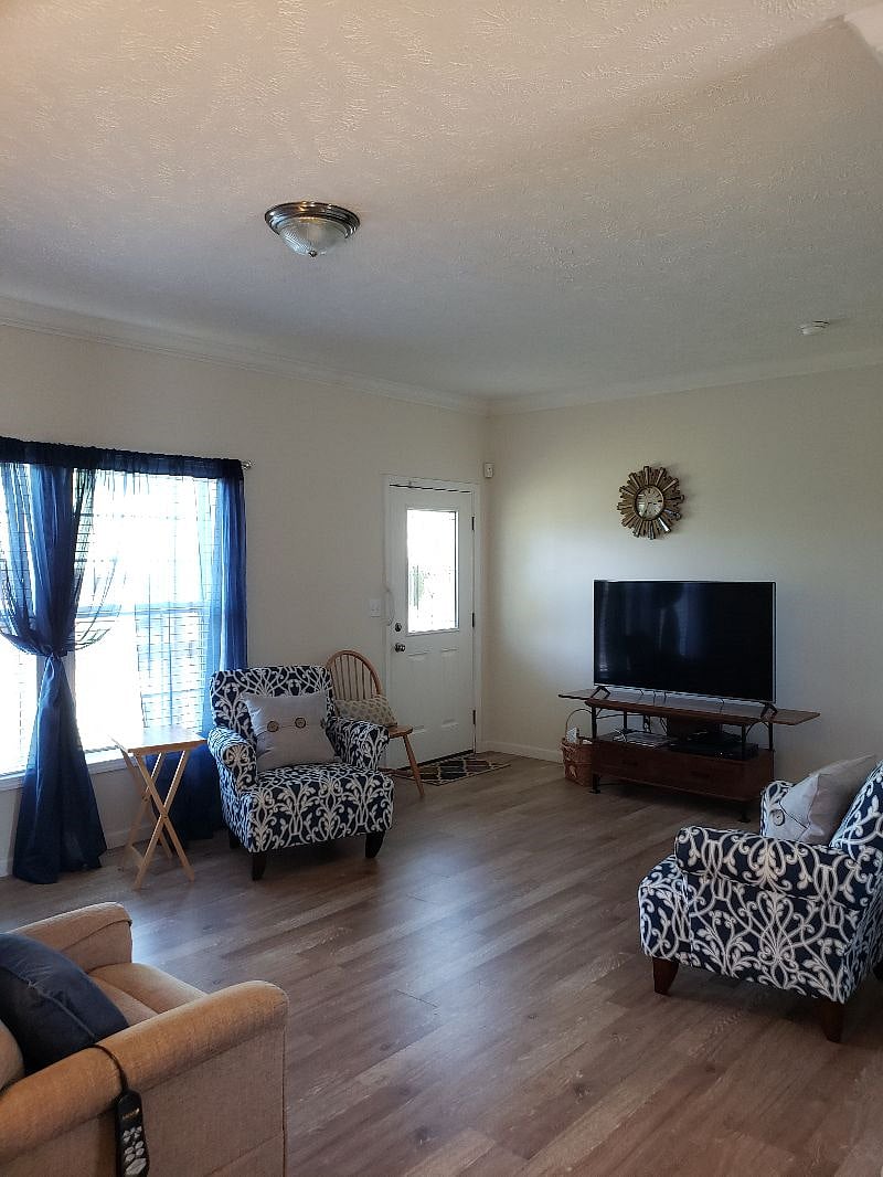 Living Room/ Common Area