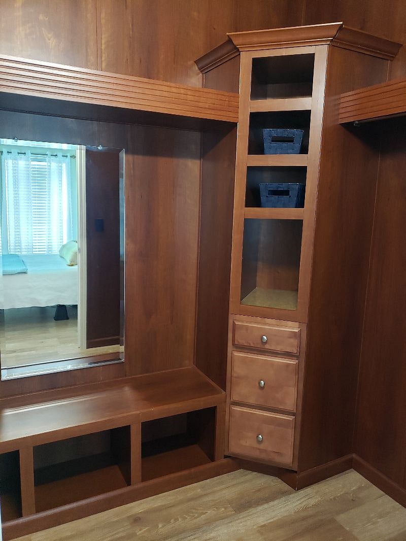 Mini-Master Closet