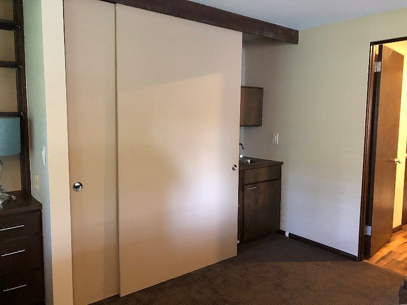 upsairs loft with wet bar/closet/build-in desk