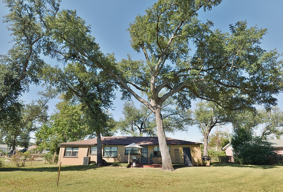 Large Fenced in Backyard - Peaceful and Quiet Tyndall Rest & Tranquility