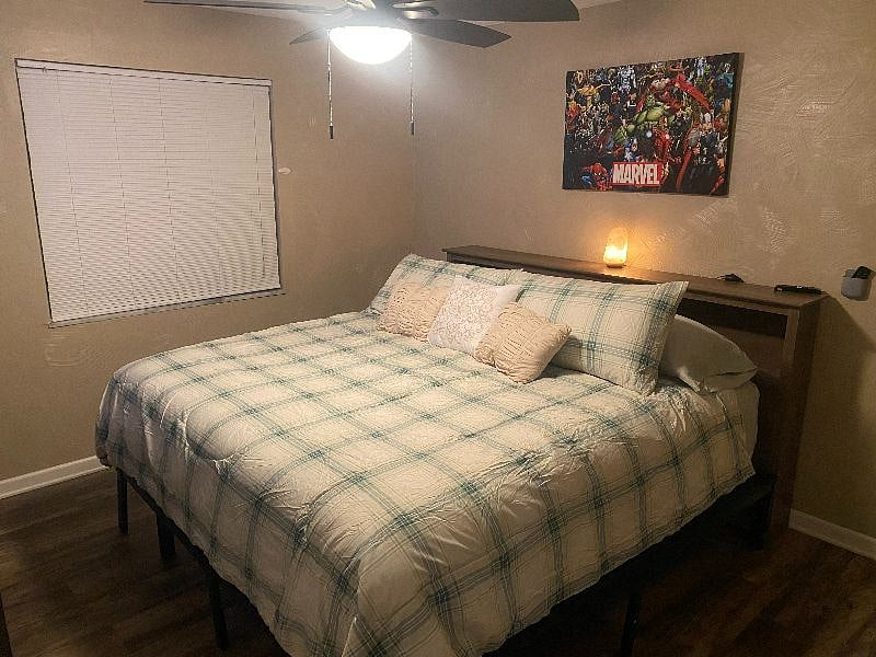1ST BEDROOM WITH A LARGE KING SIZE BED INCLUDING A HEAD TO TOE RISING ADJUSTABLE SERTA PRO THICK MATTRESS.  WE DO ENCOURAGE YOU TO CHECK THE COMPETITION BEFORE BOOKING INCLUDING OUR SERTA PRO ADJUSTABLE MATTRESS/BEDS 