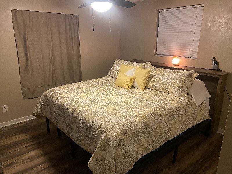 2ND BEDROOM WITH A LARGE KING SIZE BED INCLUDING A HEAD TO TOE RISING ADJUSTABLE SERTA PRO THICK MATTRESS.  WE DO ENCOURAGE YOU TO CHECK THE COMPETITION BEFORE BOOKING INCLUDING OUR SERTA PRO ADJUSTABLE MATTRESS/BEDS 