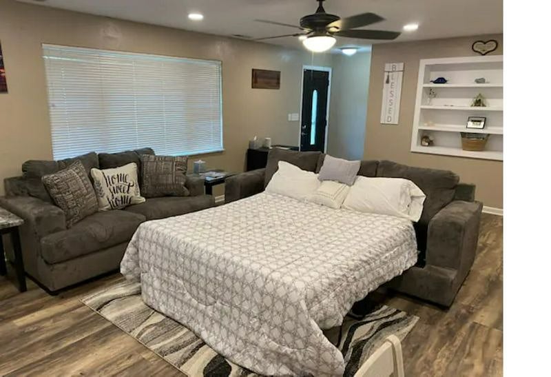 LIVING ROOM COUCH CONVERTS TO A QUEEN 4TH BED SLEEPER SOFA
