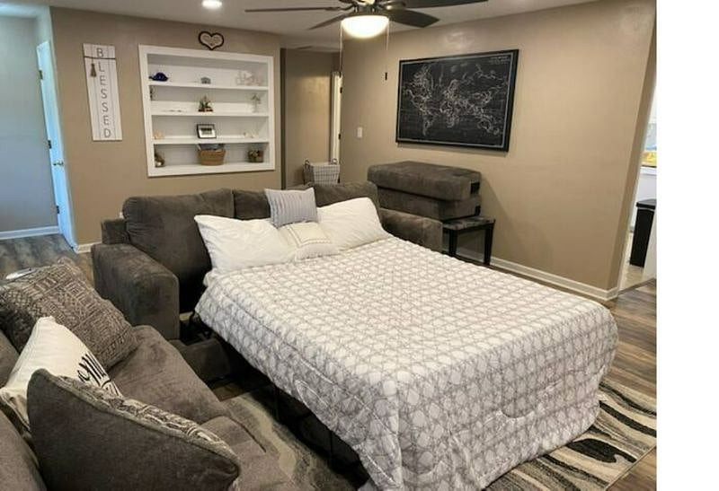 LIVING ROOM QUEEN 4TH BED SLEEPER SOFA OPPOSITE VIEW