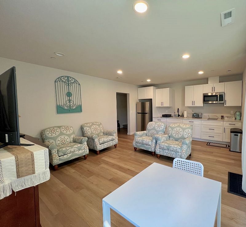 Furnished Finder property 382723_1 photo 3