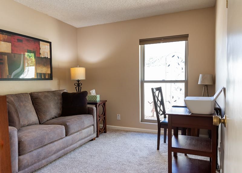 Office/study converts to full sofabed