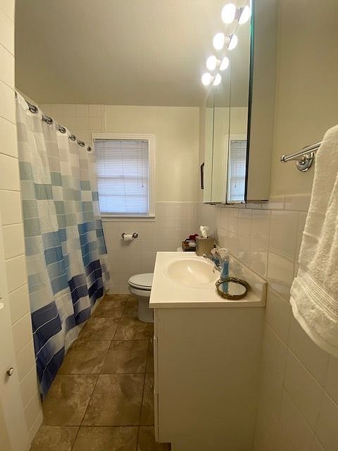 Remodeled FULL bathroom with tub and shower!