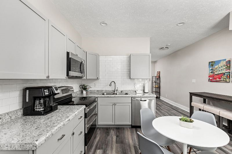 Furnished Finder property 382799_2 photo 9