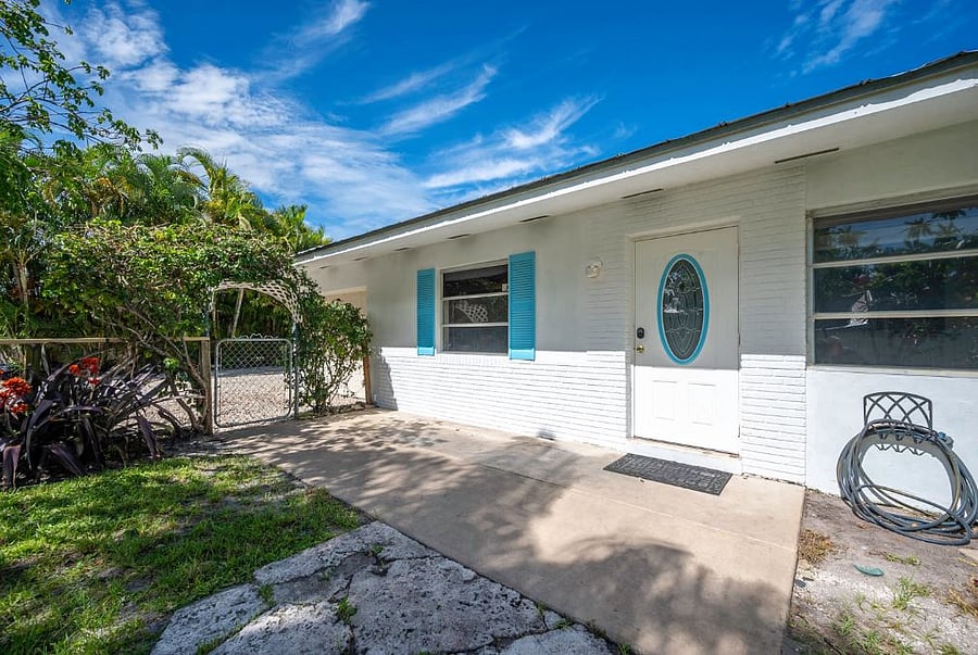 Front entrance, convenient keypad access