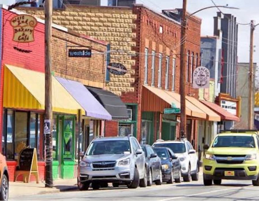 5 mins from charming and walkable Haywood Rd in West AVL. Dining, shopping and coffee shops.
