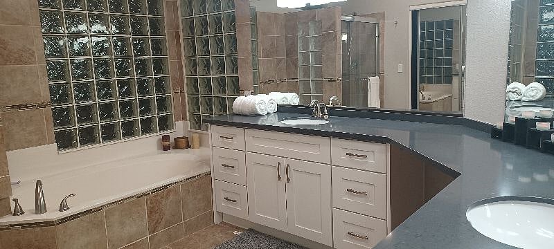 Dual vanity
Towels