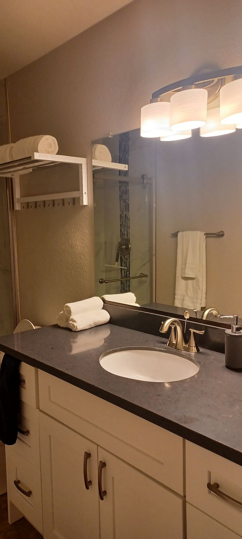 Bathroom 2
Towels