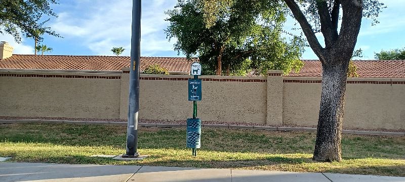 Well manicured neighborhood
Walk your dog
Leash required