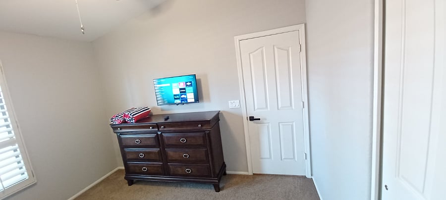 Bedroom 3
Smart TV
Pool Towel
Dresser