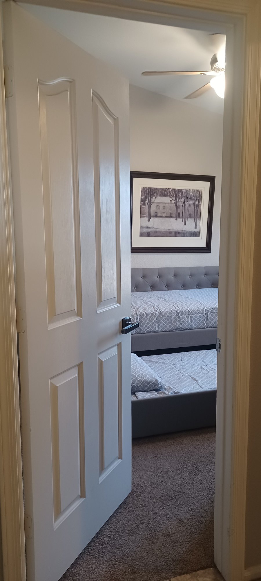 Bedroom 3
Two twin bed
pull out bottom
Blanket in closet
Dresser