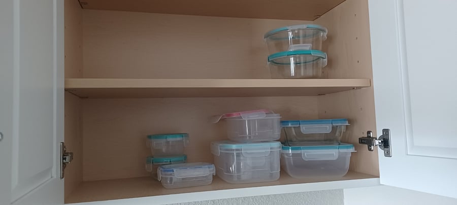 Full Kitchen
Tuperwares