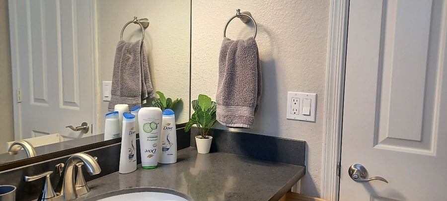 Full Bathroom 2
Shampoo
conditioner
shower gel