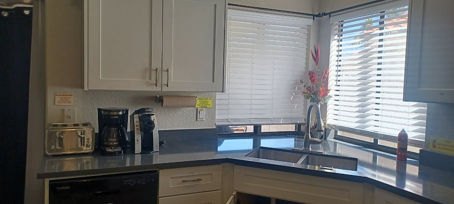 Full kitchen