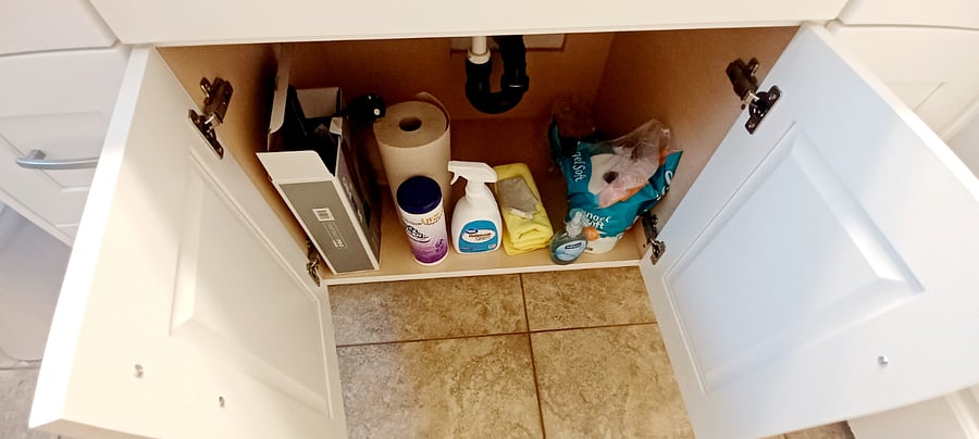 Bathroom 2
cleaning supplies