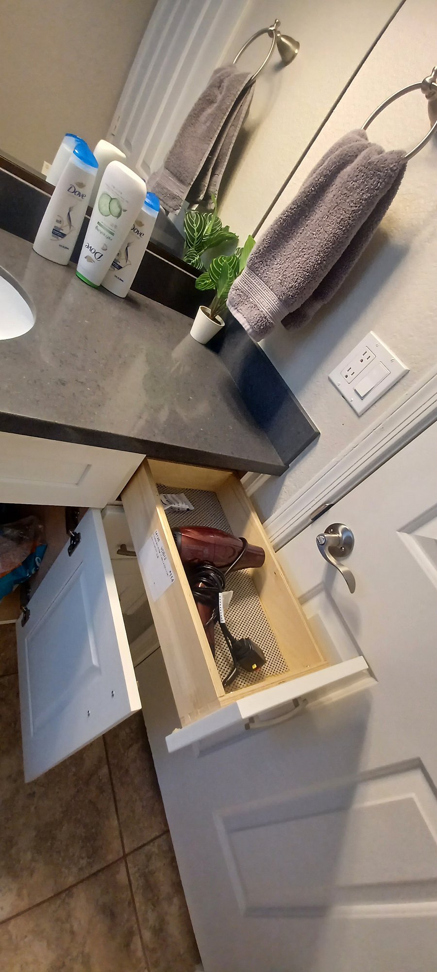 Bathroom 2
Blow dryer