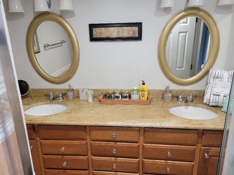 All bathroom supplies provided.