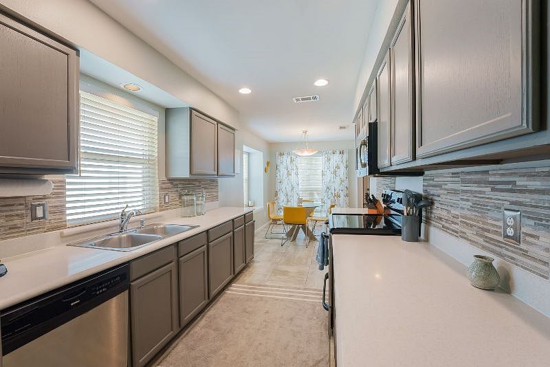 Furnished Finder property 383516_1 photo 9