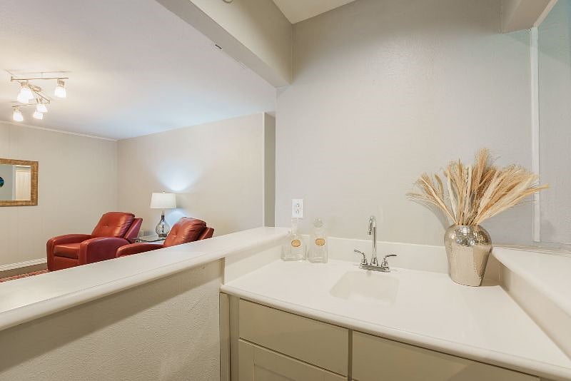 Furnished Finder property 383516_1 photo 32