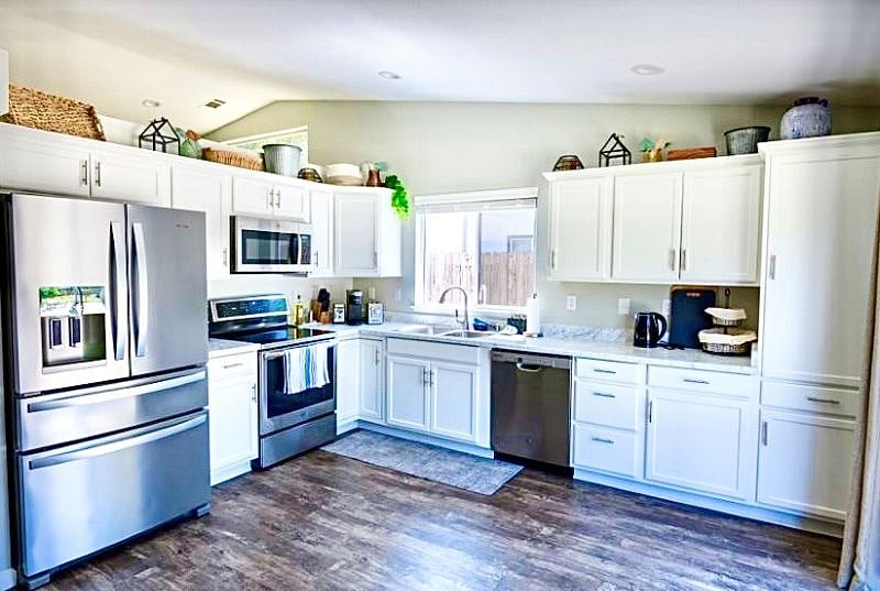 Full kitchen