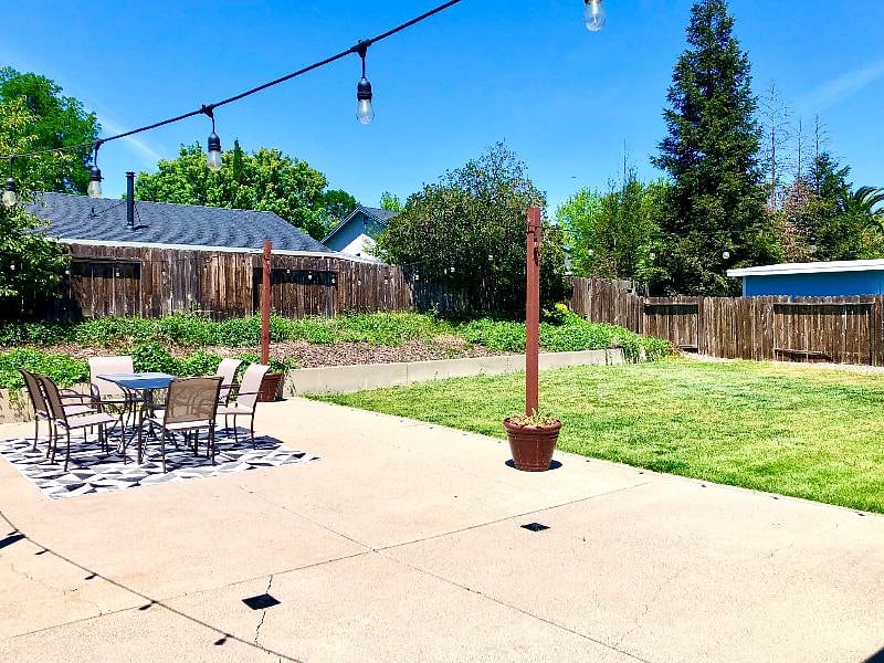 Backyard (seating area, BBQ, cafe lights)