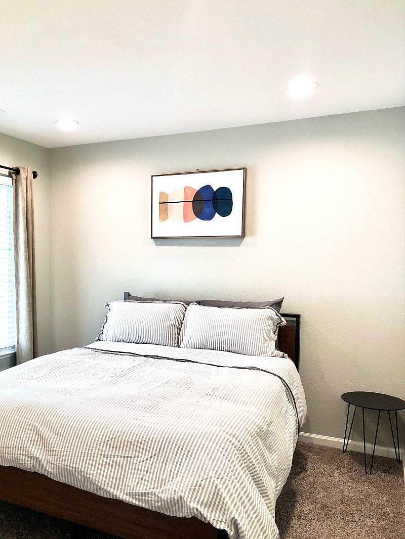 Guest bedroom (Queen bed)