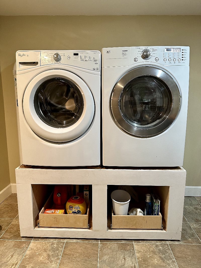 Shared washer + dryer easily accessible from unit (on same level)