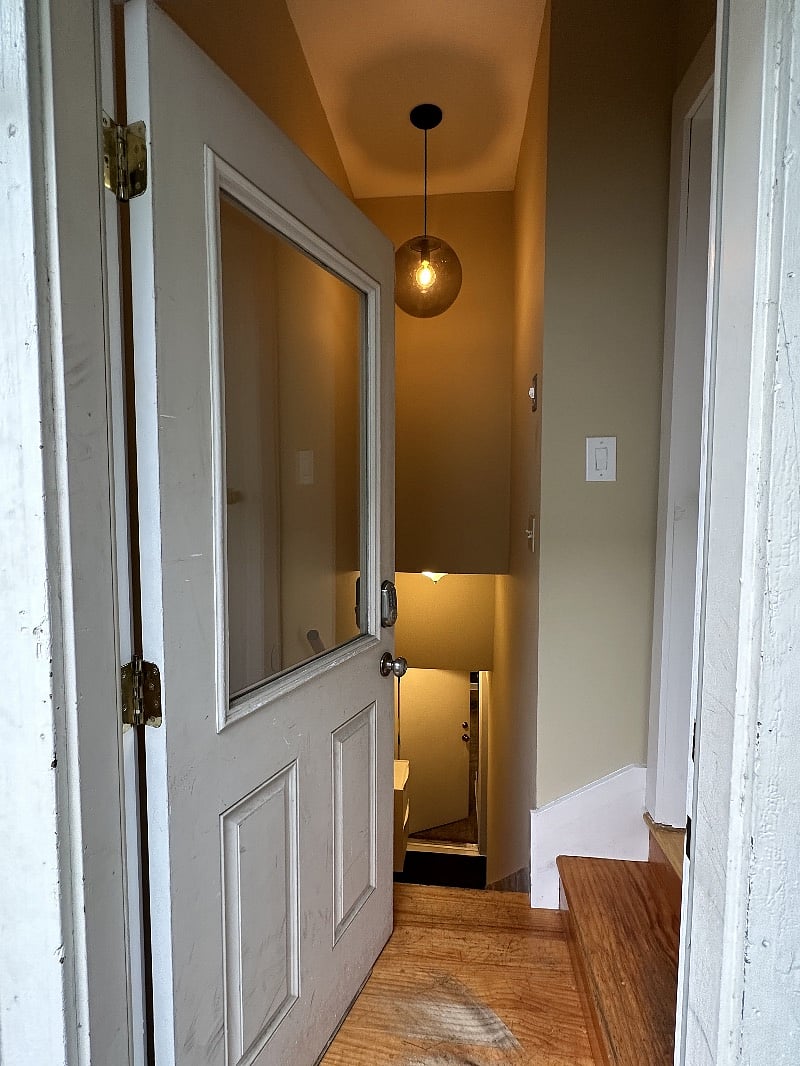 Smart lock equipped private entryway