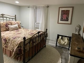 Bedroom with queen sized bed