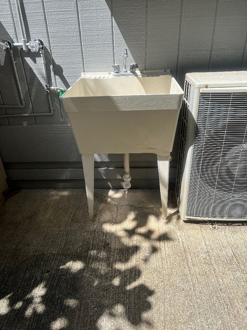 Soaking tub for beach gear and swim suits
