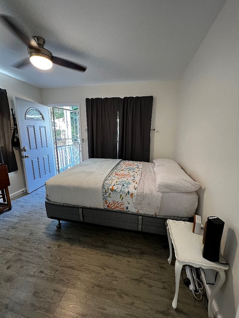 Bedroom, with new Full size bed, Smart TV/Cable, AC and ceiling fan