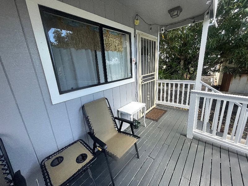 Large comfortable Lanai with table and chairs, cooling fan