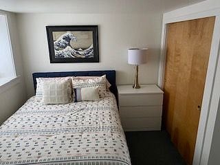 Queen bed and large bedroom closet