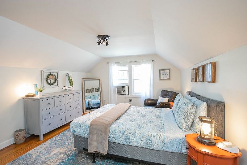 **PLEASE NOTE that a 2nd Queen bed can be added with advance notice. PLEASE NOTE that windows have black-out curtains.