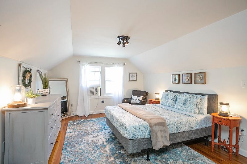 **PLEASE NOTE that a 2nd Queen bed can be added with advance notice. PLEASE NOTE that windows have black-out curtains.