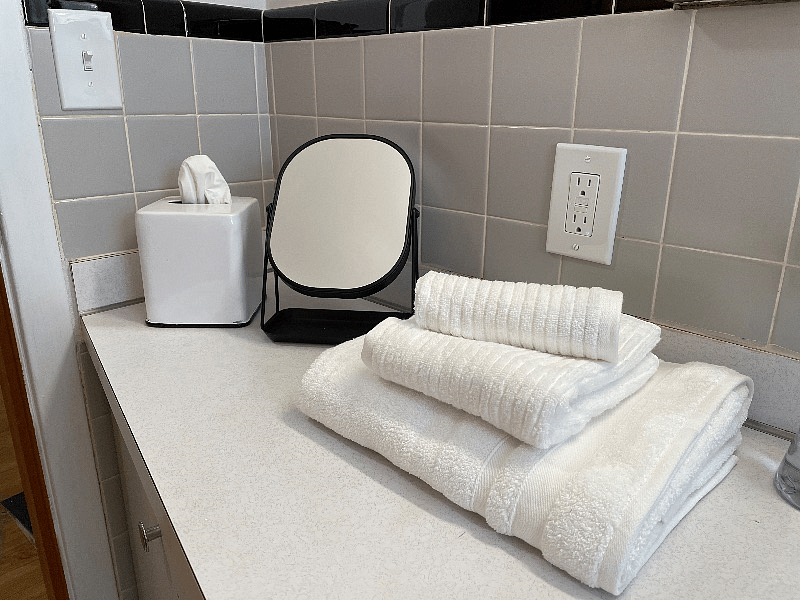 (4) sets of spa quality towels are provided. Bath towel, Hand towel & Washcloth