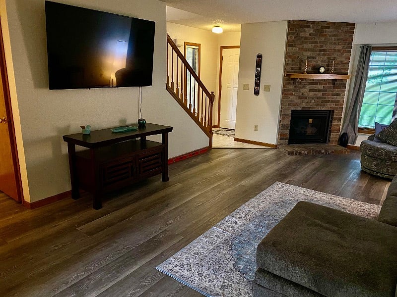 Livingroom, TV, front door