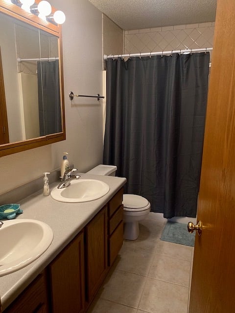 Upstairs full bath